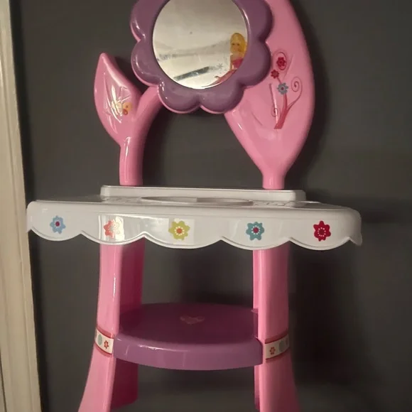 Vanity - Picture 2 of 3